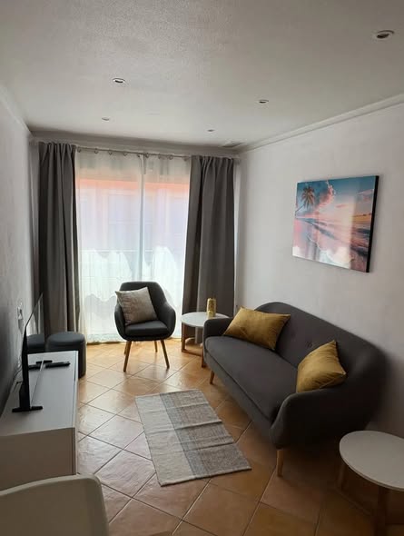 Te Huur - Licht gerenoveerd appartement in Rojales