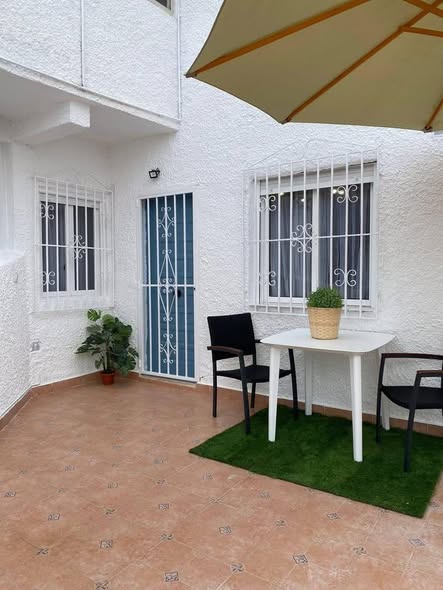 Lange termijn verhuur - Gezellige bungalow met grote privéterras in Torrevieja (Torreta)