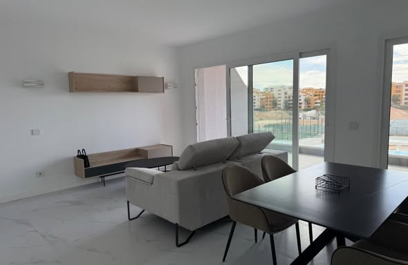 Lange termijn verhuur - Nieuw gebouwd appartement in Punta Prima