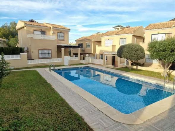 Lange termijn verhuur met aankoopoptie - Villamartín, Orihuela Costa